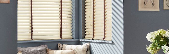 Wooden Blinds With Tapes
