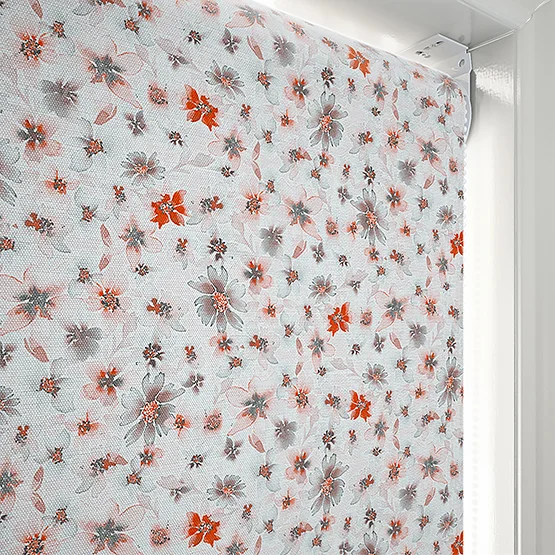 Sonova Studio Garden Violets Cherry Red roller