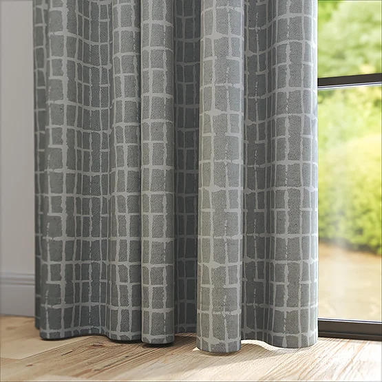 Lee White curtain