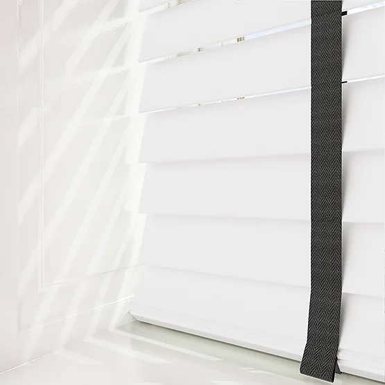 Statement Bright White with Jet Tapes venetian