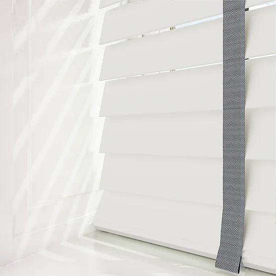 Statement True White with Slate Tapes venetian