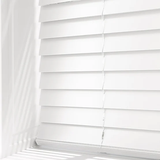 WoodLux Bright White venetian