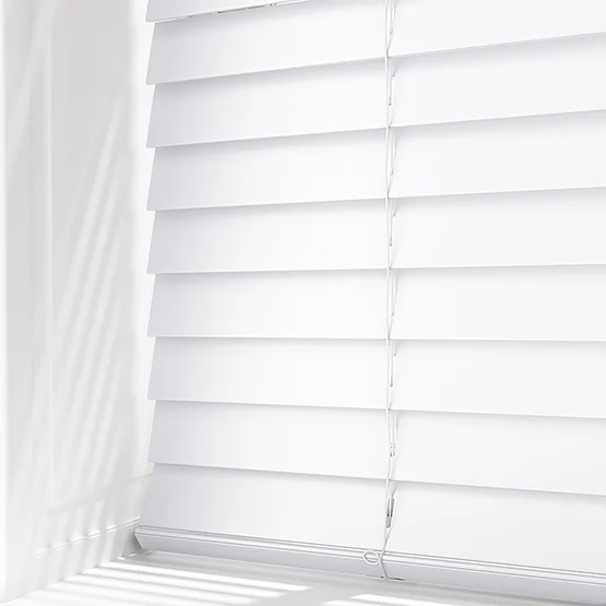 WoodLux Brilliant White venetian