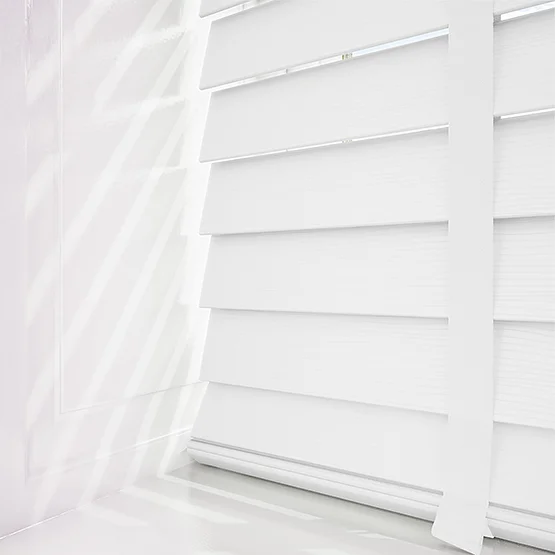 WoodLux Fine Grain Bright White with Tapes venetian