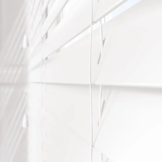 WoodLux Bright White venetian