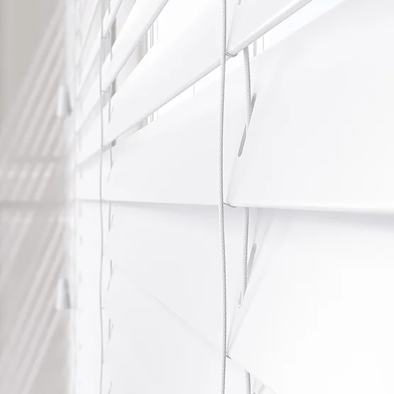 WoodLux Brilliant White venetian