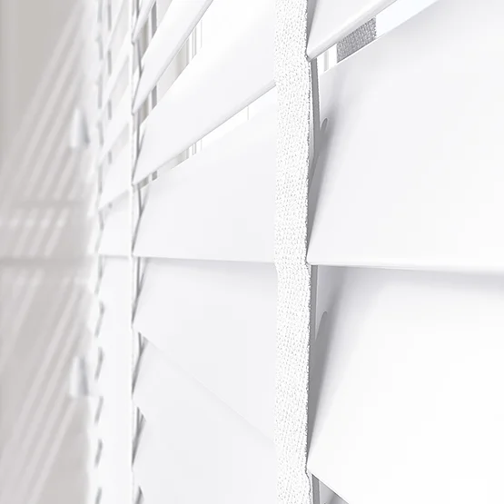 WoodLux Brilliant White with Tapes venetian