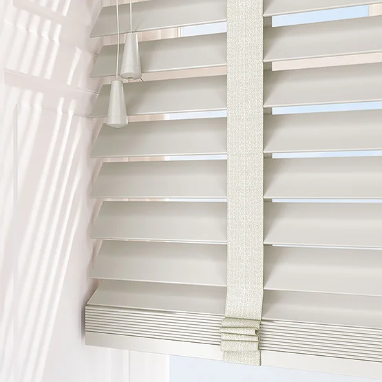 Opulence Brilliant White with Natural Tapes venetian